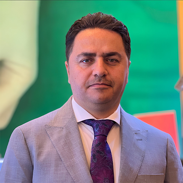 الدكتور ديار عبدالواحد صالح الدكتور ديار عبدالواحد صالح